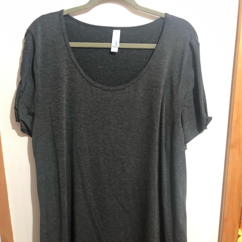 NWOT LULAROE GRAY SHIRT